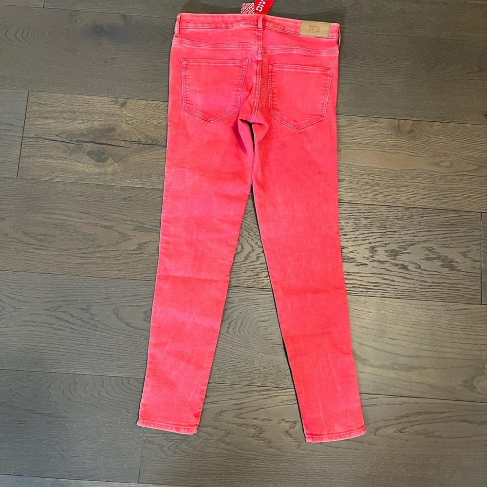 H & M Ruby stretchy ladies jeans sz 6 NWT